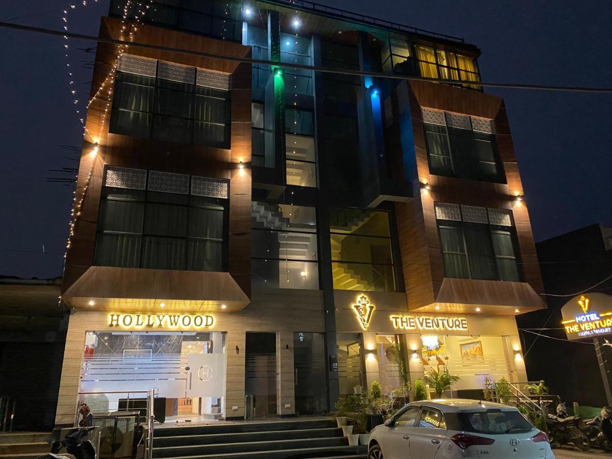 Hotel Hollywood - Family Hotel Zirakpur Esterno foto