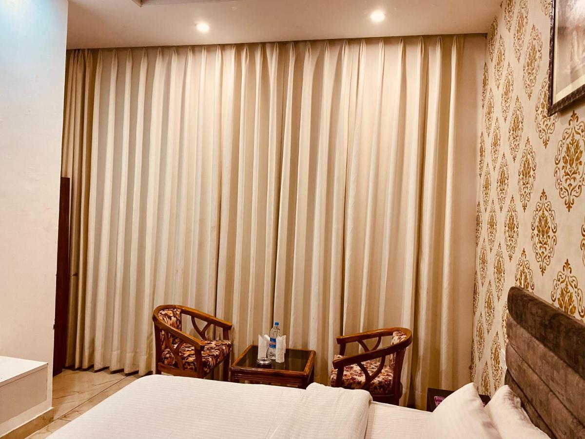 Hotel Hollywood - Family Hotel Zirakpur Esterno foto