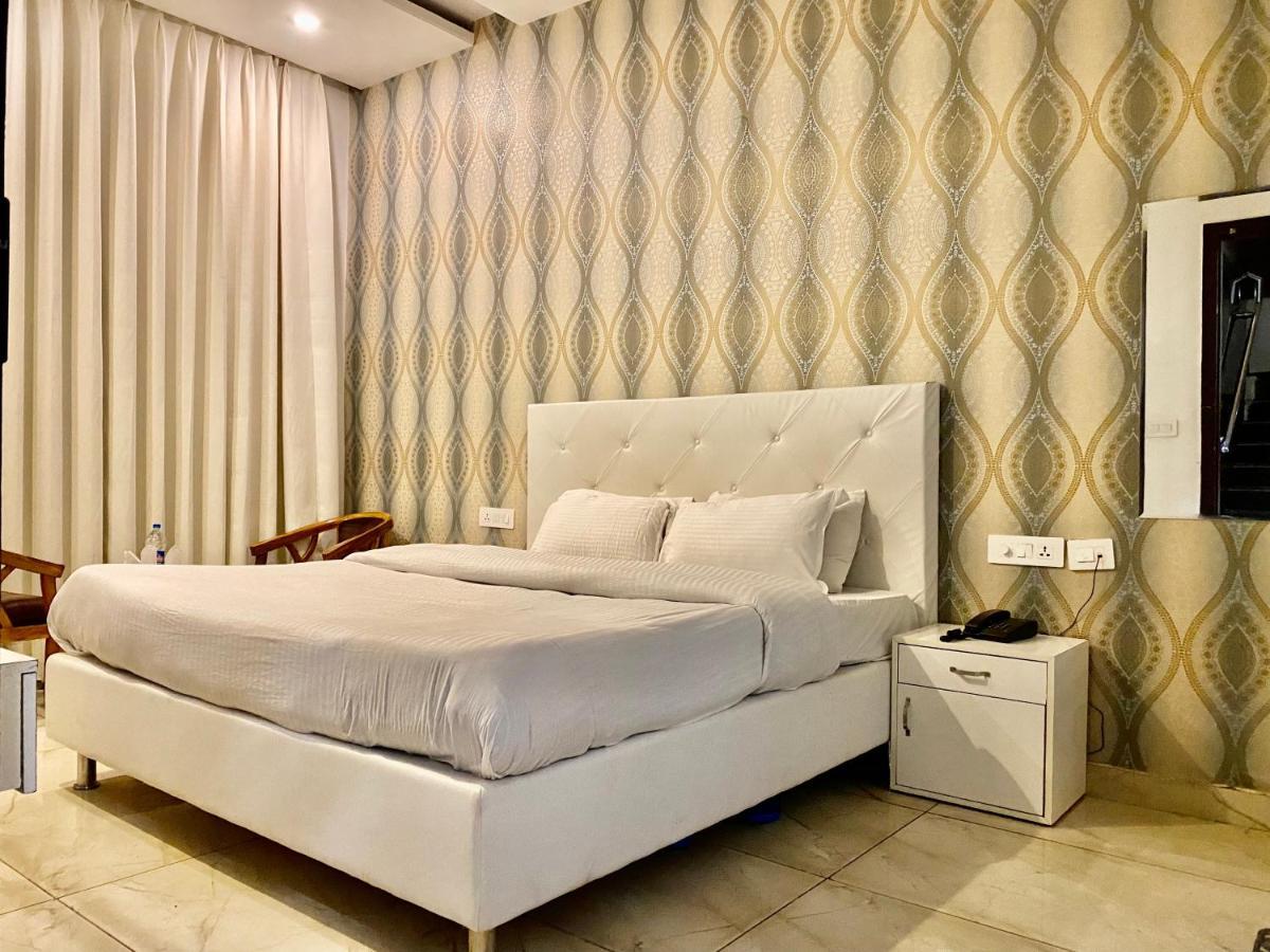 Hotel Hollywood - Family Hotel Zirakpur Esterno foto
