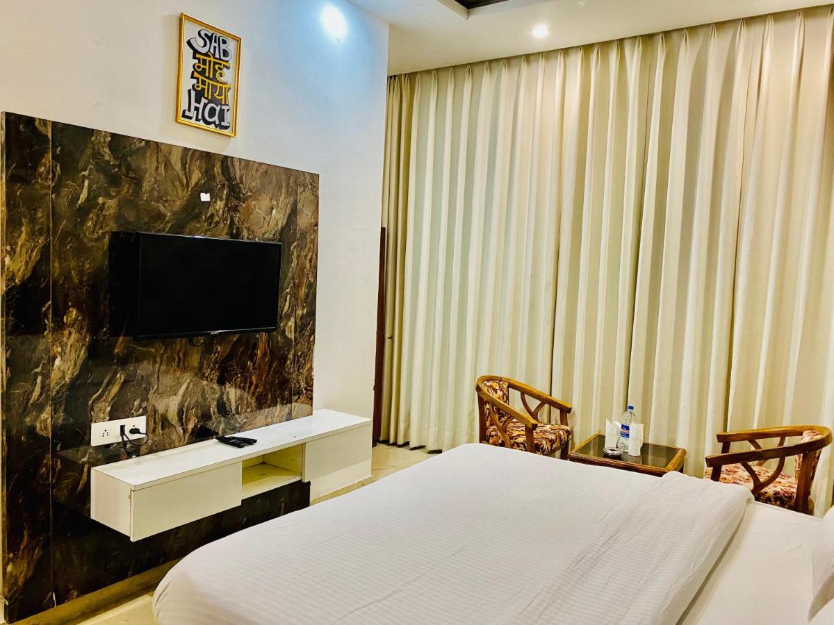 Hotel Hollywood - Family Hotel Zirakpur Esterno foto